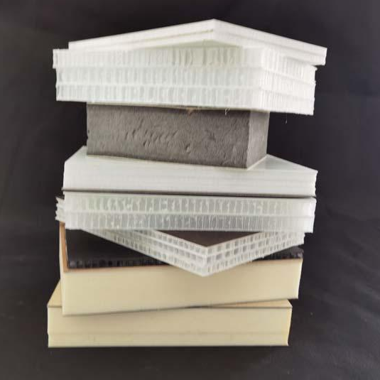 使(shi)用熱塑蜂窩(wo)闆/蜂窩三明(míng)治闆優勢有(yǒu)哪些？