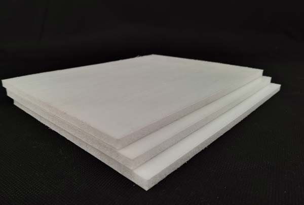 cfrt蒙皮夾層闆取(qǔ)代傳統材料,是實(shí)現車輛輕量化的(de)關鍵